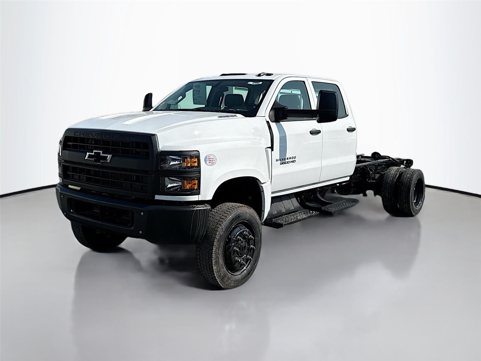 2024 Chevrolet Silverado 5500HD Work Truck photo 2