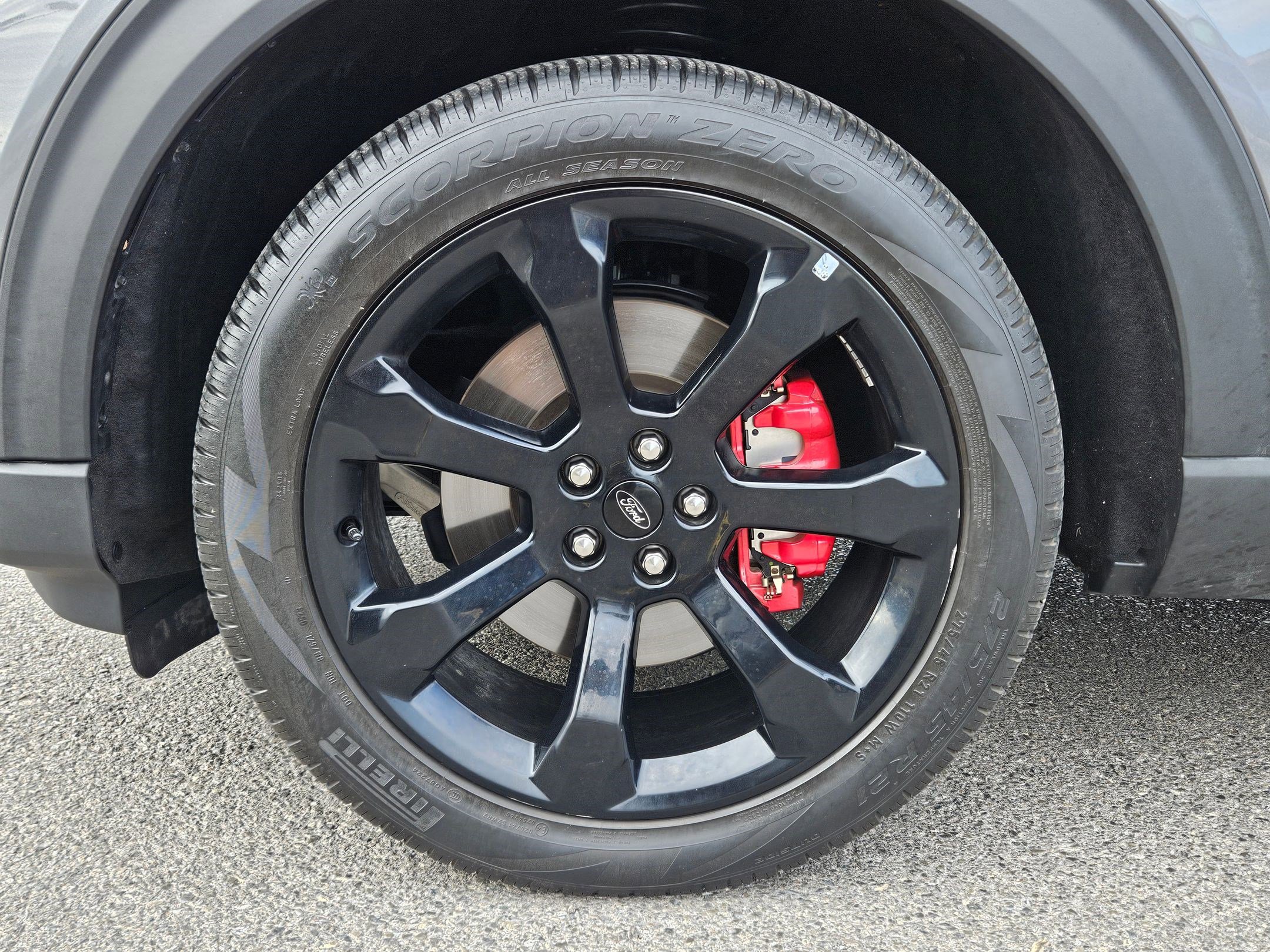 2023 Ford Explorer ST photo 10