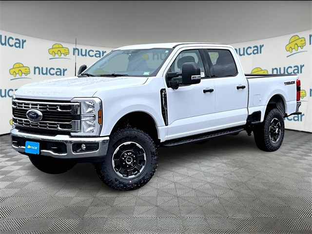 2025 Ford F-350 photo 2