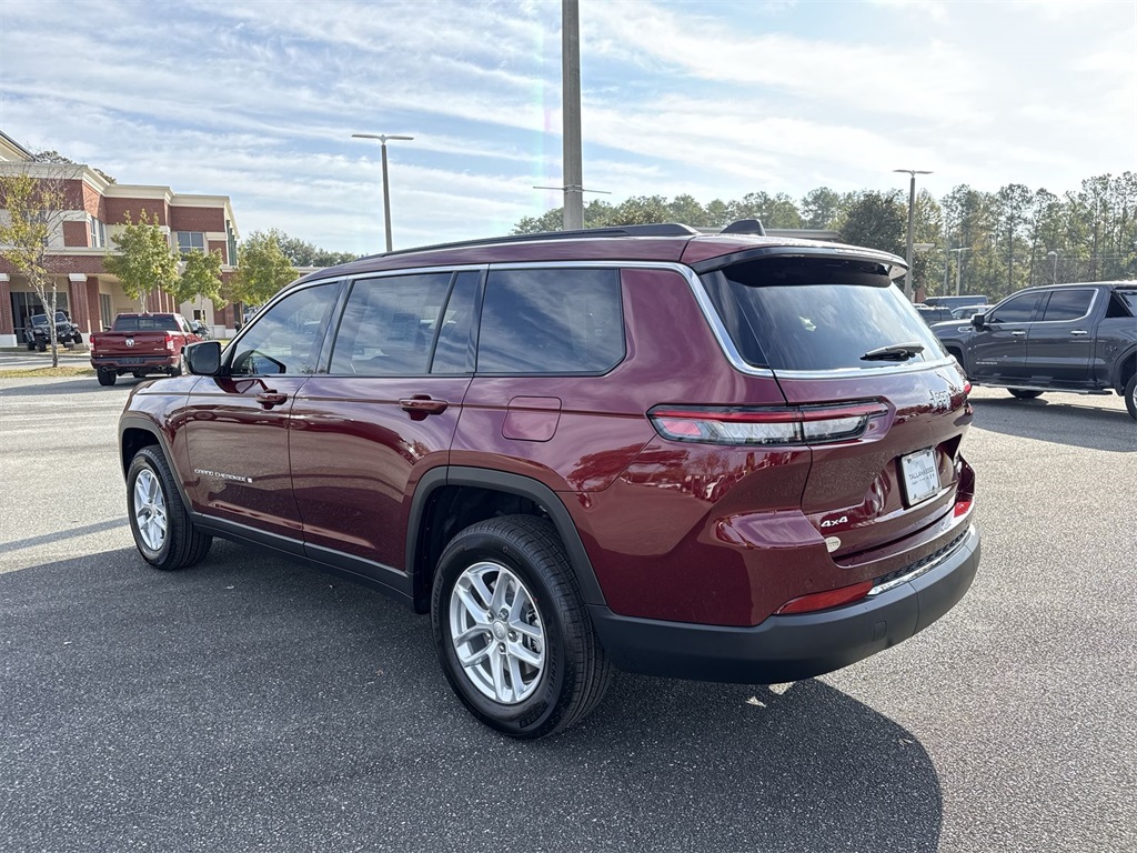2025 Jeep Grand Cherokee Laredo photo 4