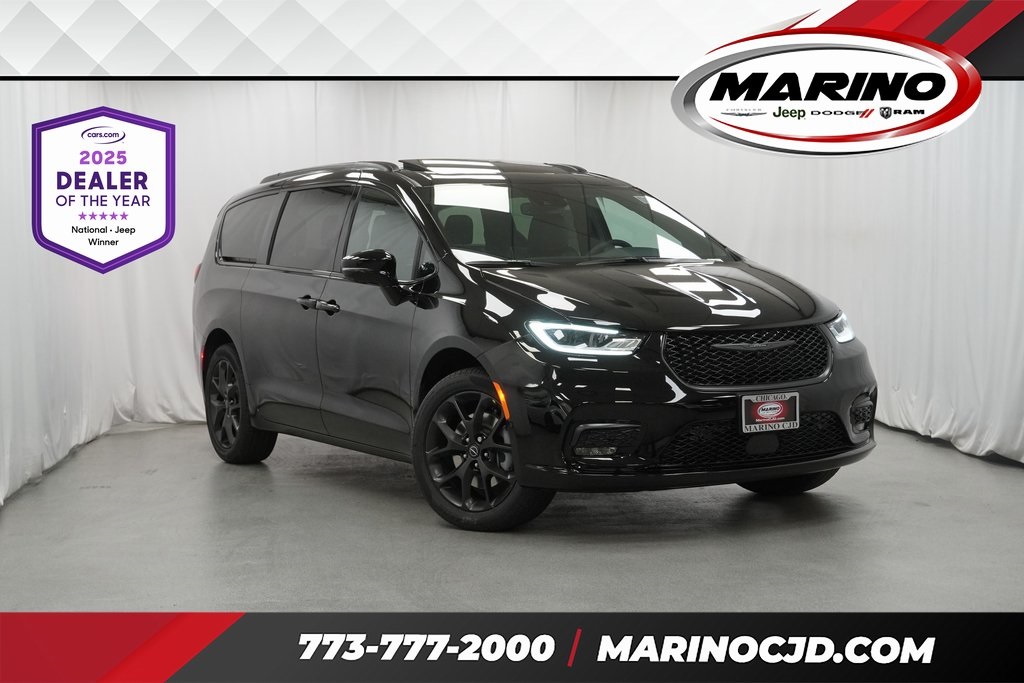 2026 Chrysler Pacifica Limited's photo