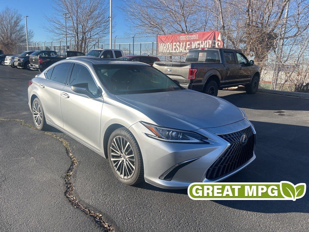 2022 Lexus ES Hybrid 300h's photo