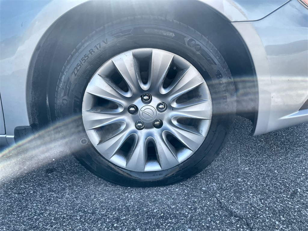 2012 Chrysler 200 LX photo 18