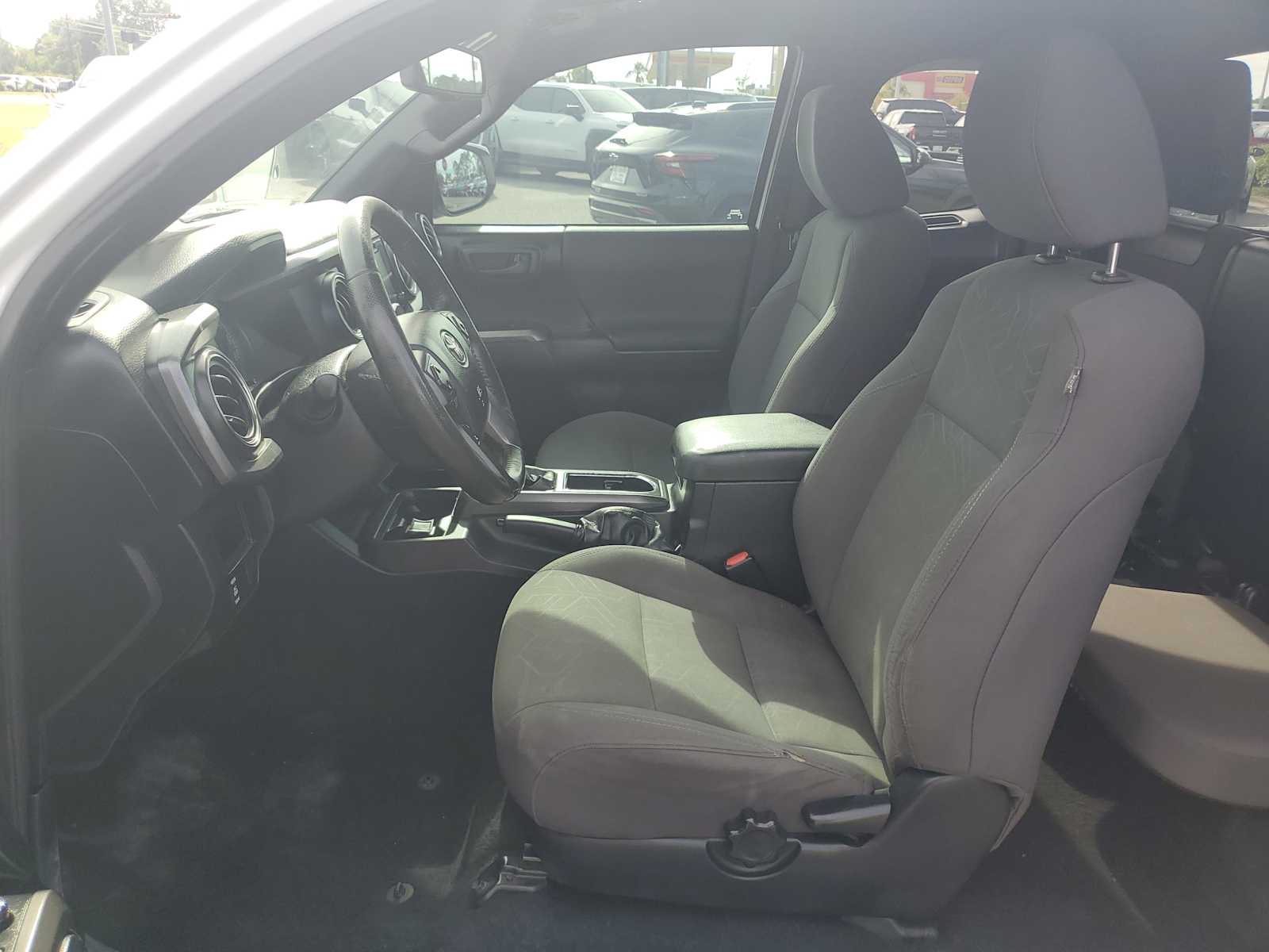 2017 Toyota Tacoma SR5 photo 13