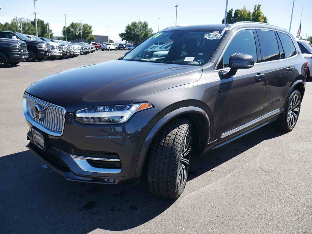 2024 Volvo XC90 Plus photo 2
