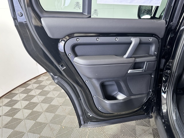 2025 Land Rover Defender 110 S photo 10