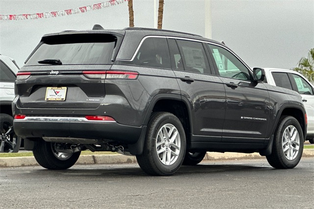 2025 Jeep Grand Cherokee Laredo X photo 3