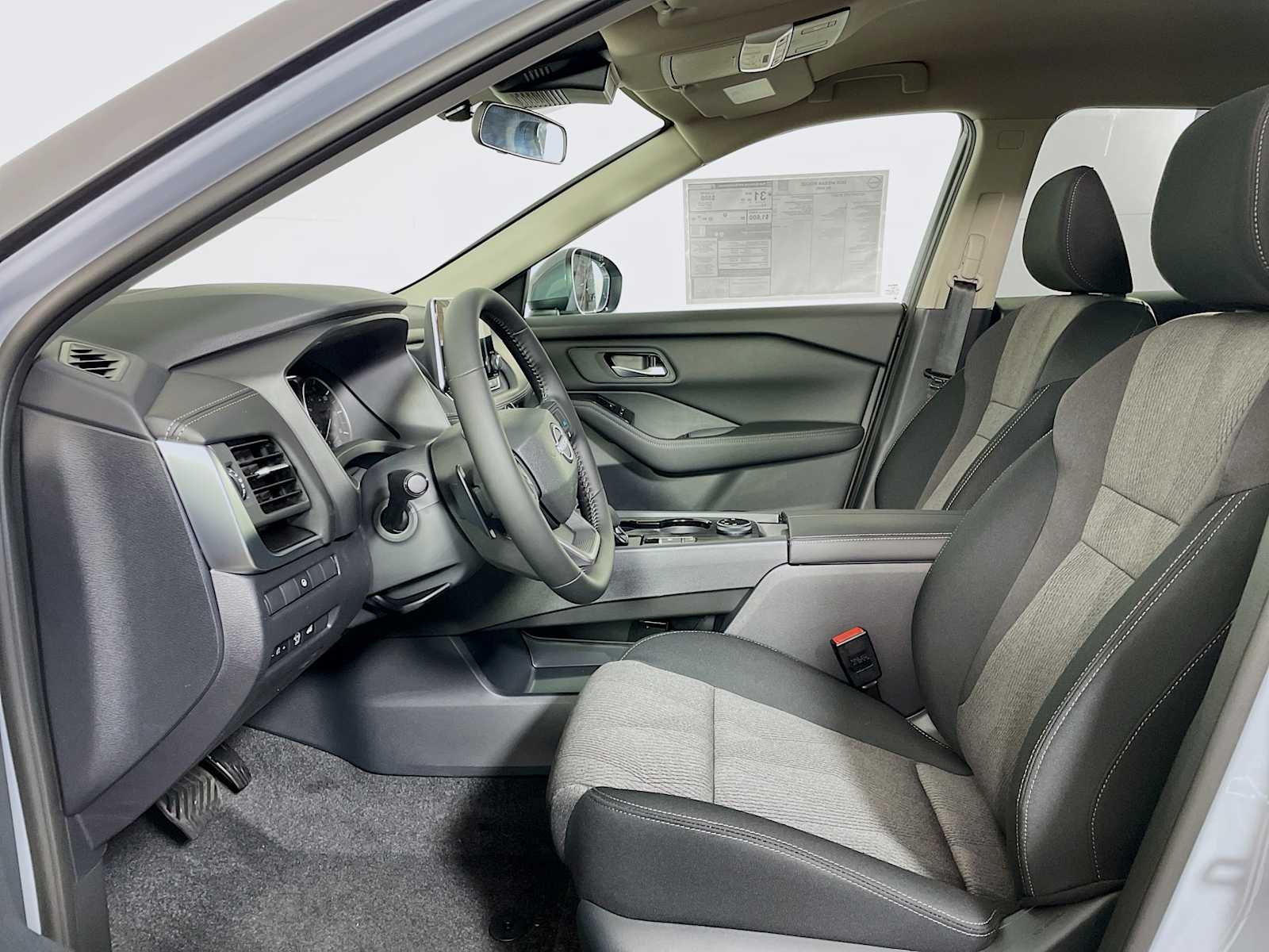 2026 Nissan Rogue SV photo 4