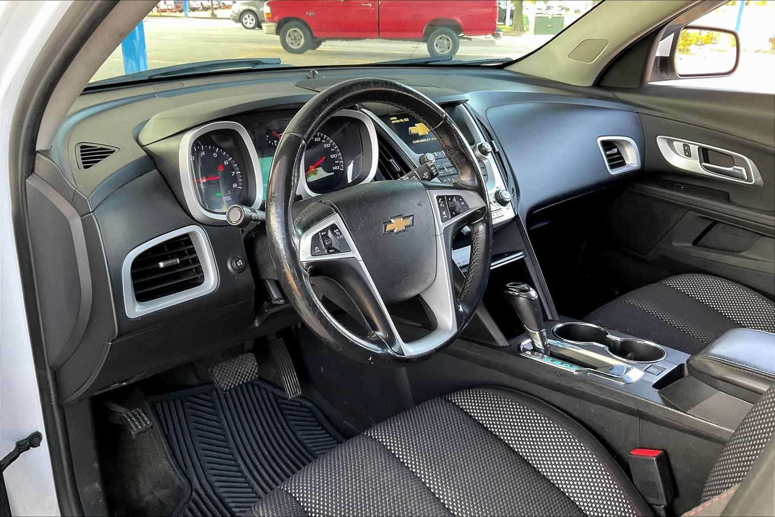 2017 Chevrolet Equinox LT photo 17