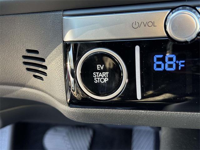 2025 Hyundai Ioniq 6 SEL photo 4