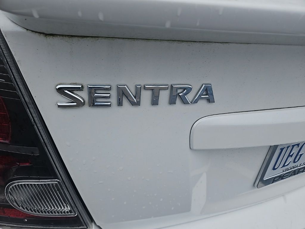 2010 Nissan Sentra 2.0 SR photo 11