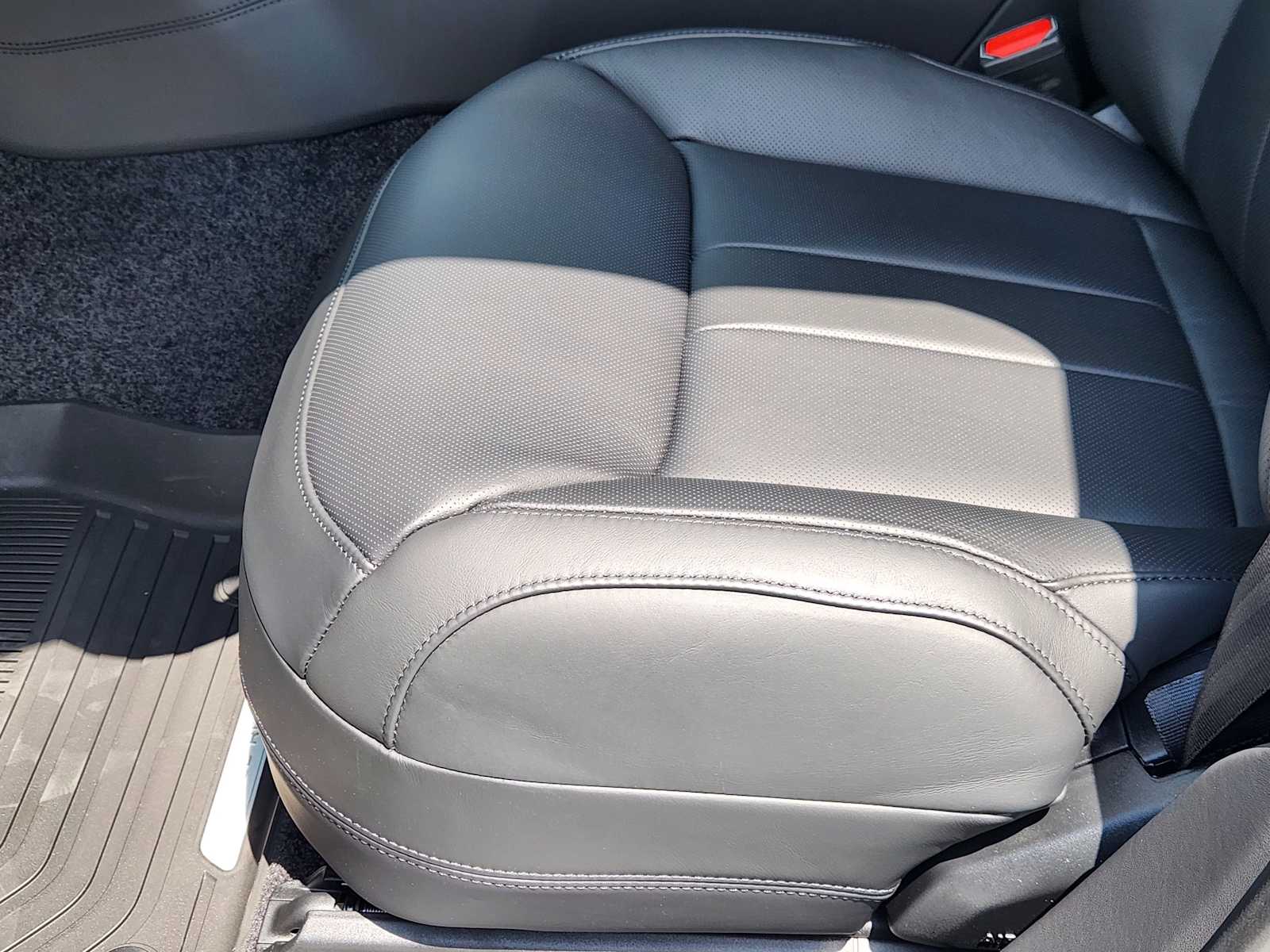2025 Land Rover Range Rover SE photo 18