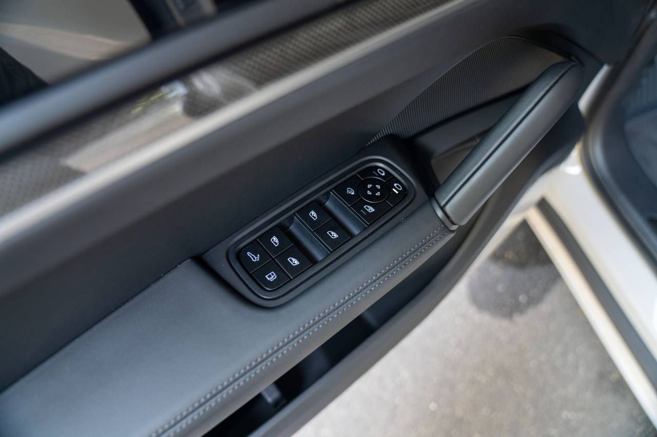 2025 Porsche Cayenne Turbo E-Hybrid Coupe photo 29