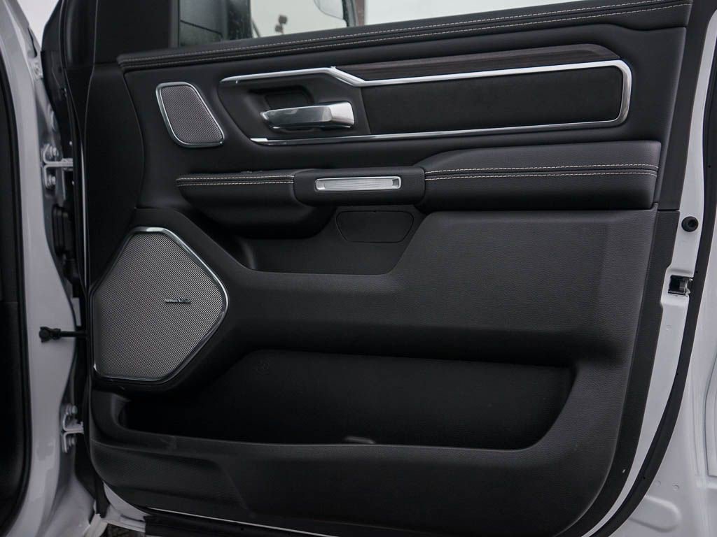 2025 Ram 1500 Laramie photo 4