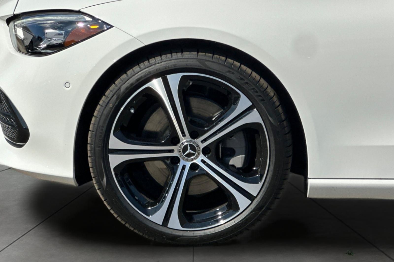 2025 Mercedes Benz C 300 photo 4