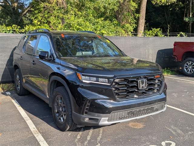 2025 Honda Pilot TrailSport photo 3