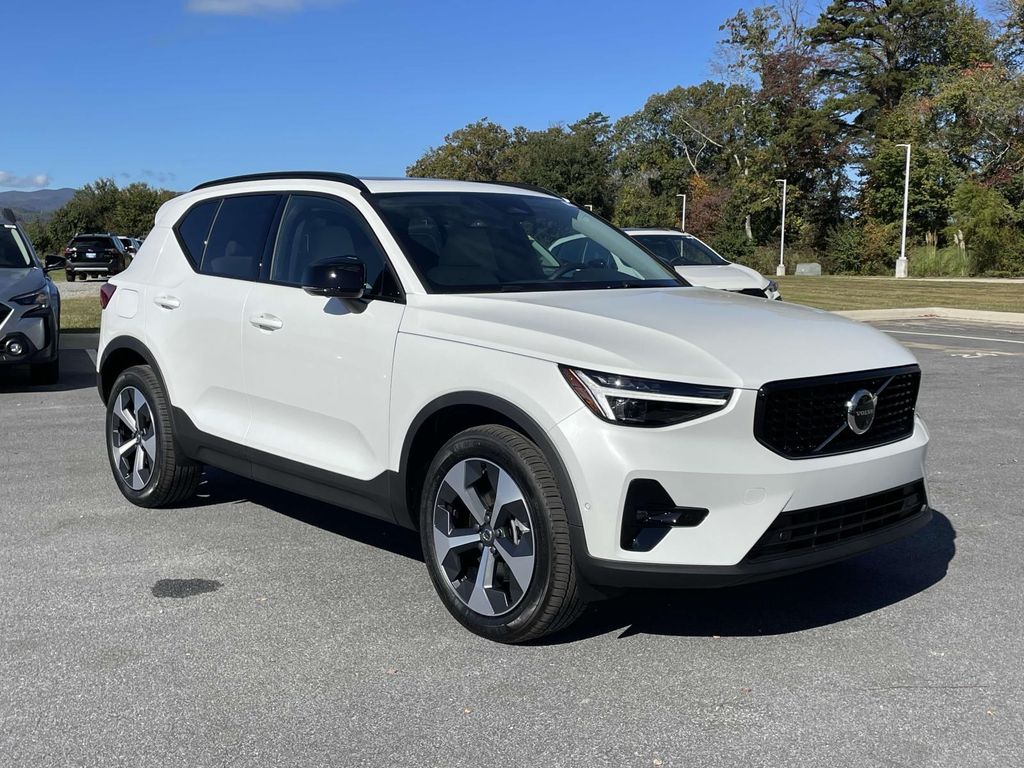 2026 Volvo XC40 Plus's photo