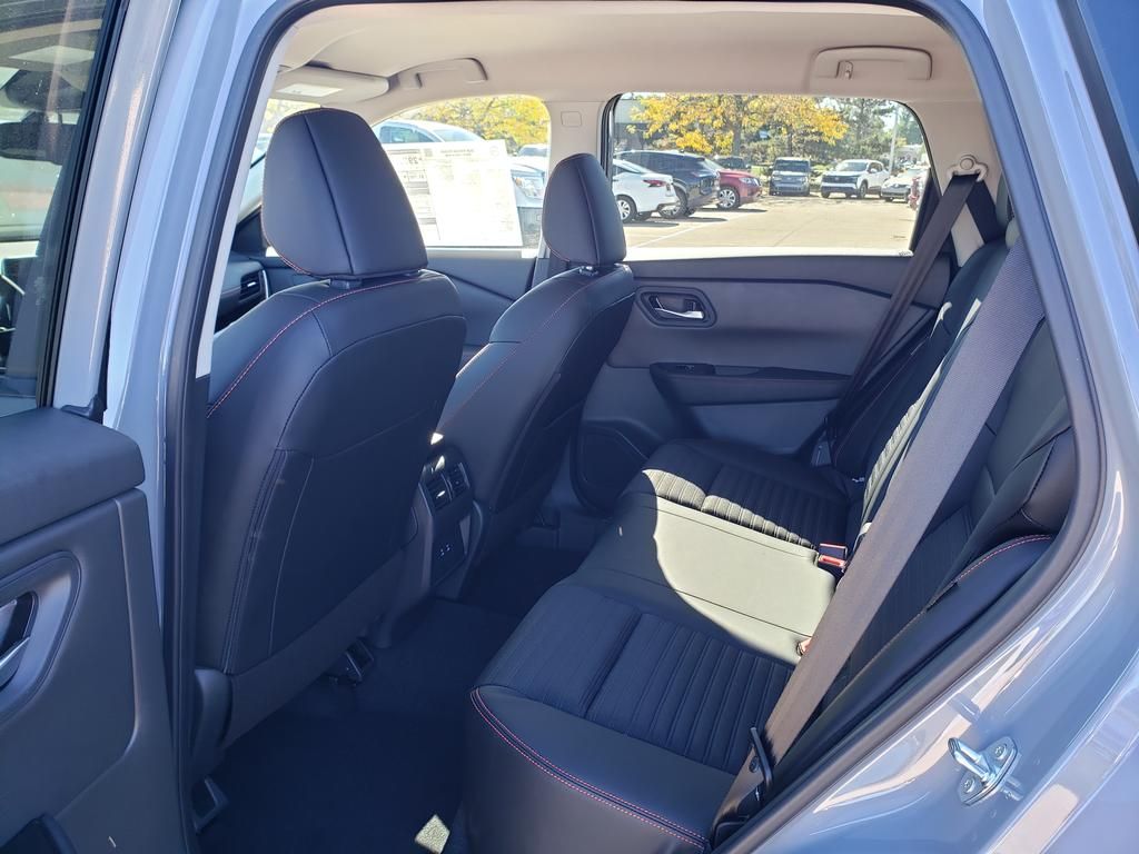2026 Nissan Rogue SV photo 7