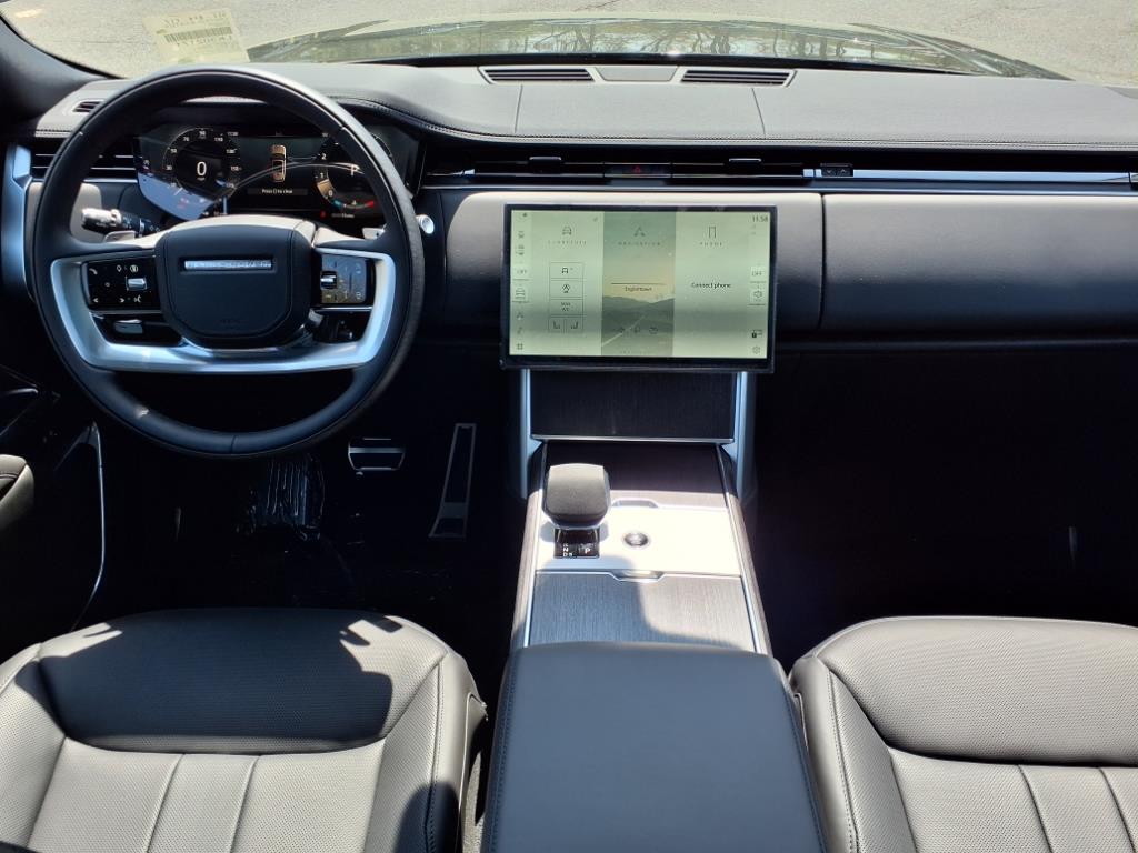 2025 Land Rover Range Rover SE photo 4