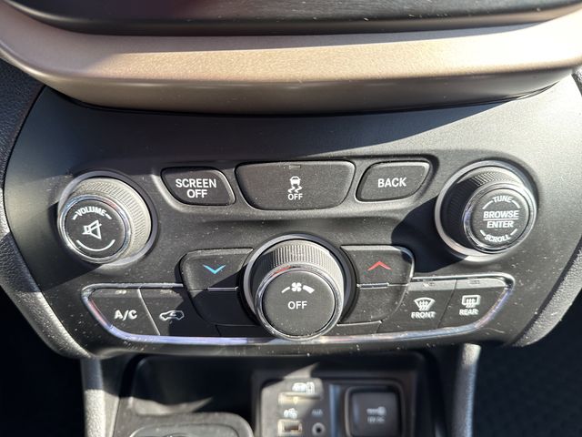2016 Jeep Cherokee Latitude photo 16