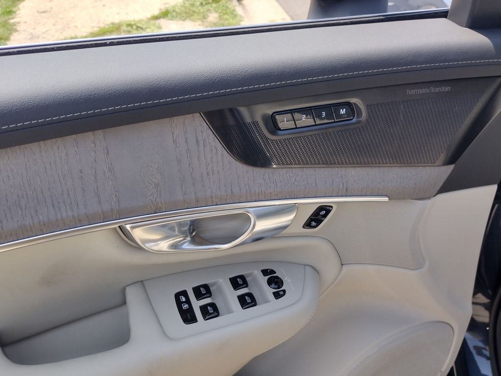 2026 VOLVO XC90 - Image 12