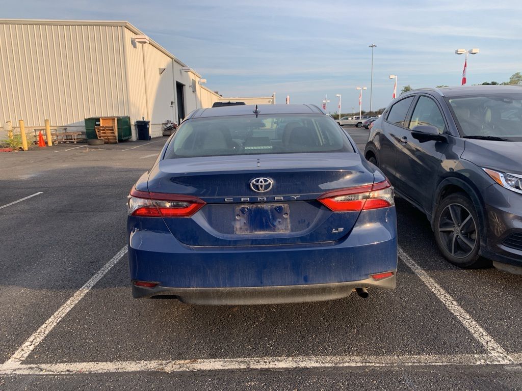 2023 Toyota Camry LE photo 3