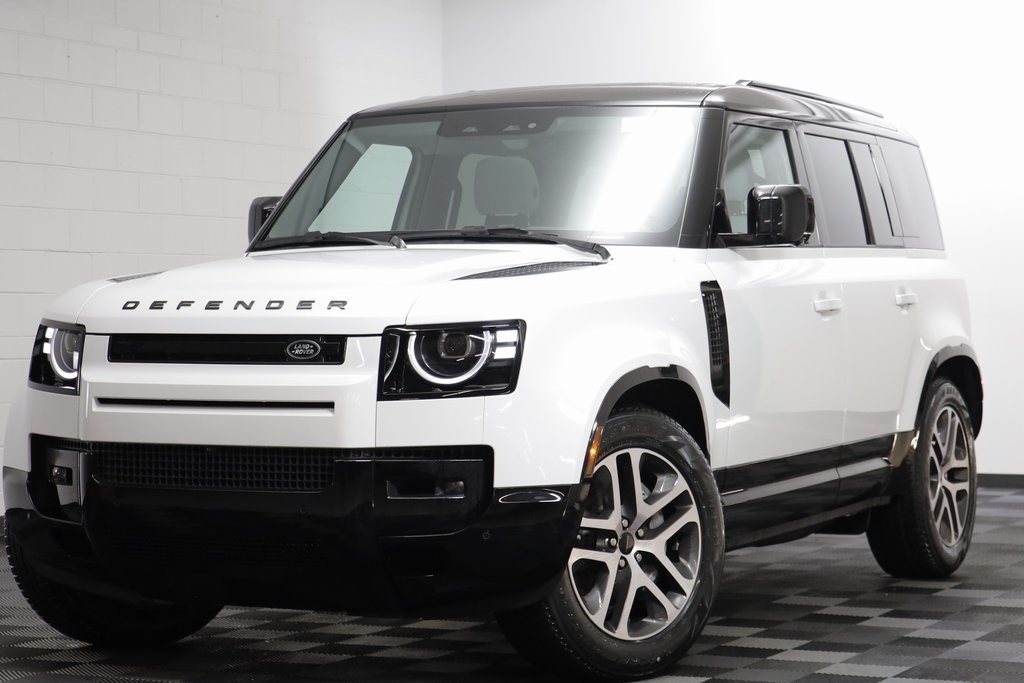 2026 Land Rover Defender X-Dynamic SE's photo