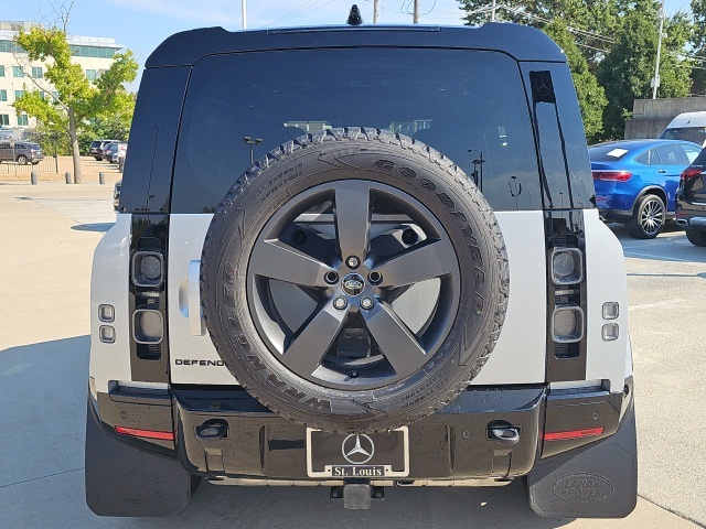 2024 Land Rover Defender 110 photo 6