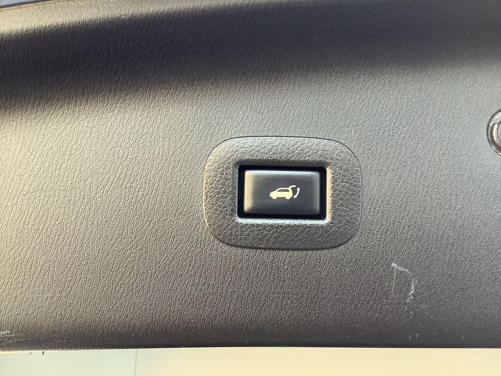 2020 Nissan Armada SL photo 37