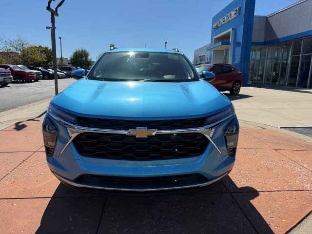 2026 Chevrolet Trax LT photo 2