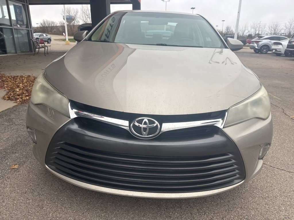 2015 Toyota Camry LE photo 2