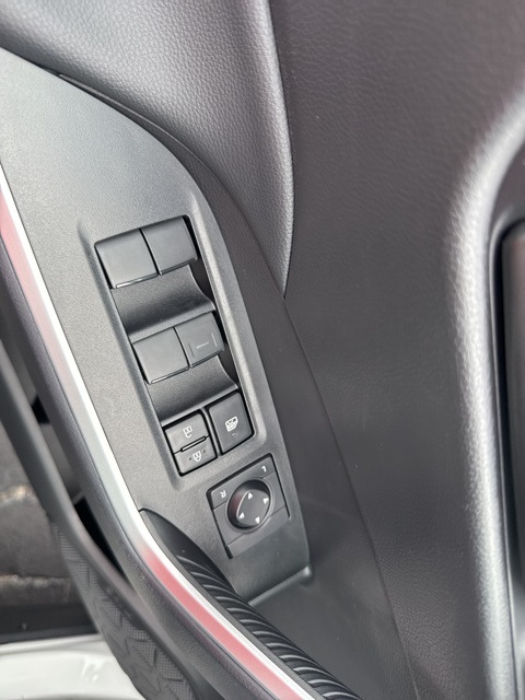 2025 Toyota RAV4 LE photo 21