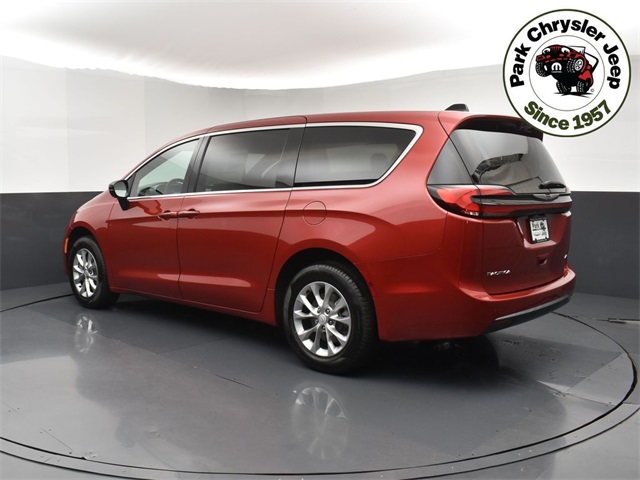 2026 Chrysler Pacifica photo 4