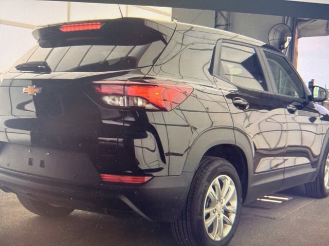 2025 Chevrolet Trailblazer LS photo 2