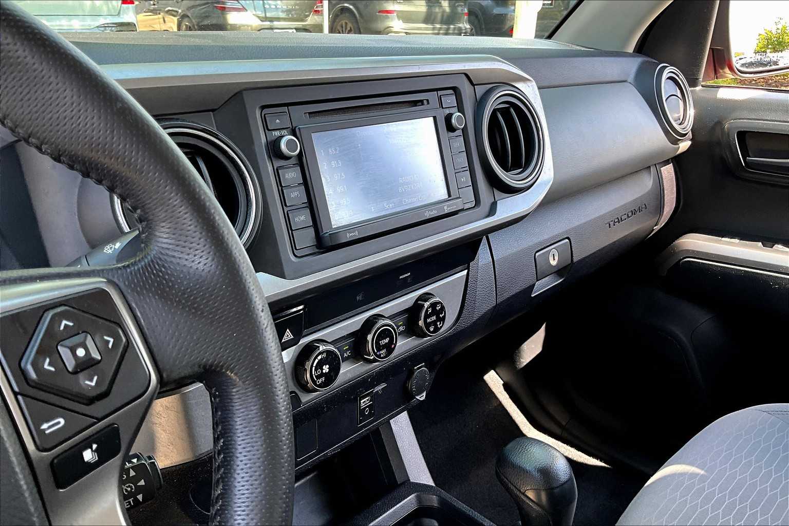 2017 Toyota Tacoma SR5 photo 5