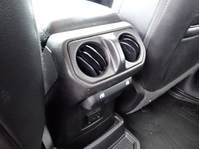 2021 Jeep Wrangler Unlimited Sahara Altitude photo 17