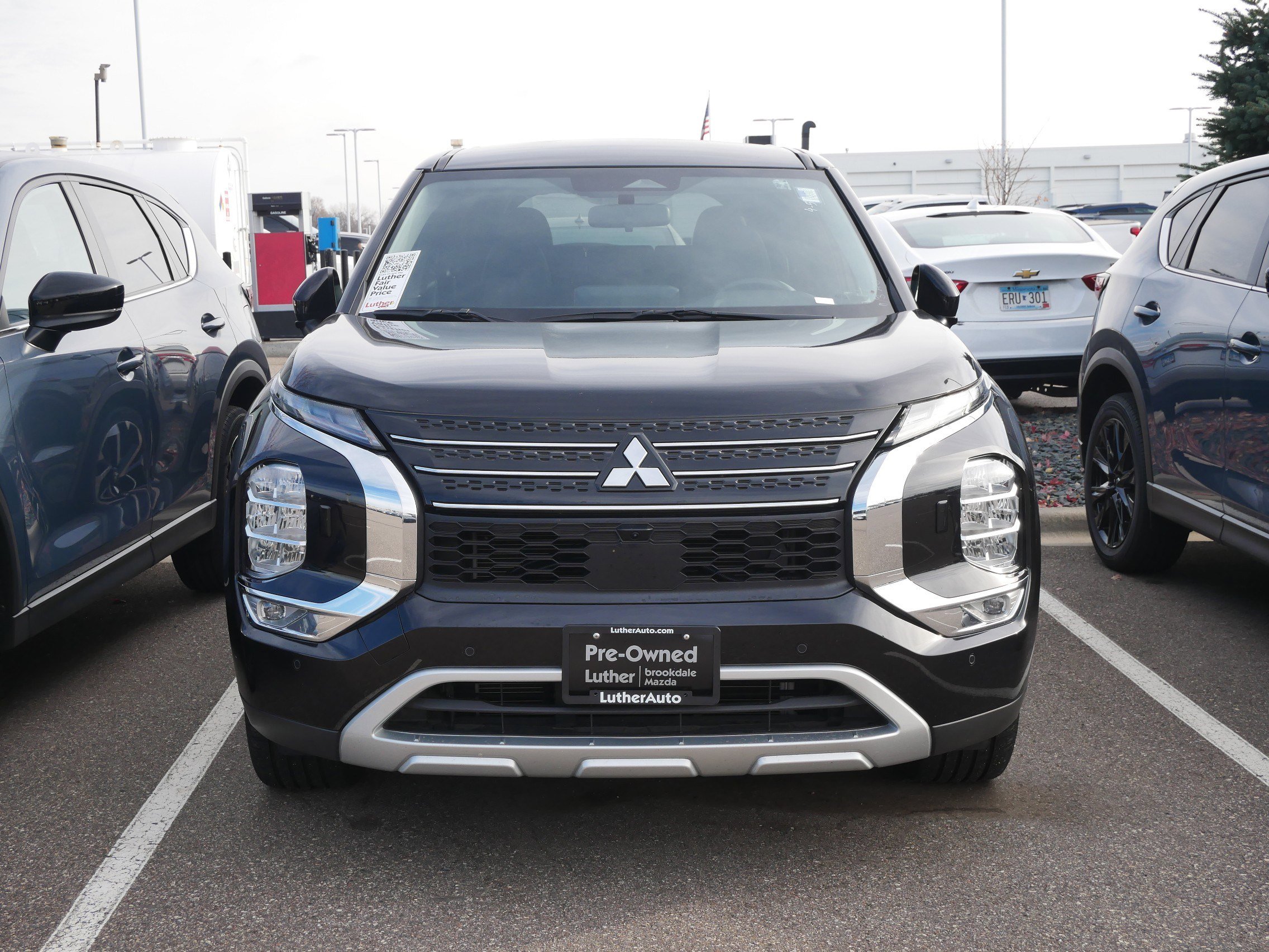 2024 Mitsubishi Outlander SE photo 2