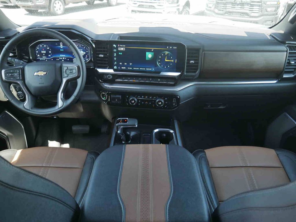 2024 Chevrolet Silverado 1500 High Country photo 4