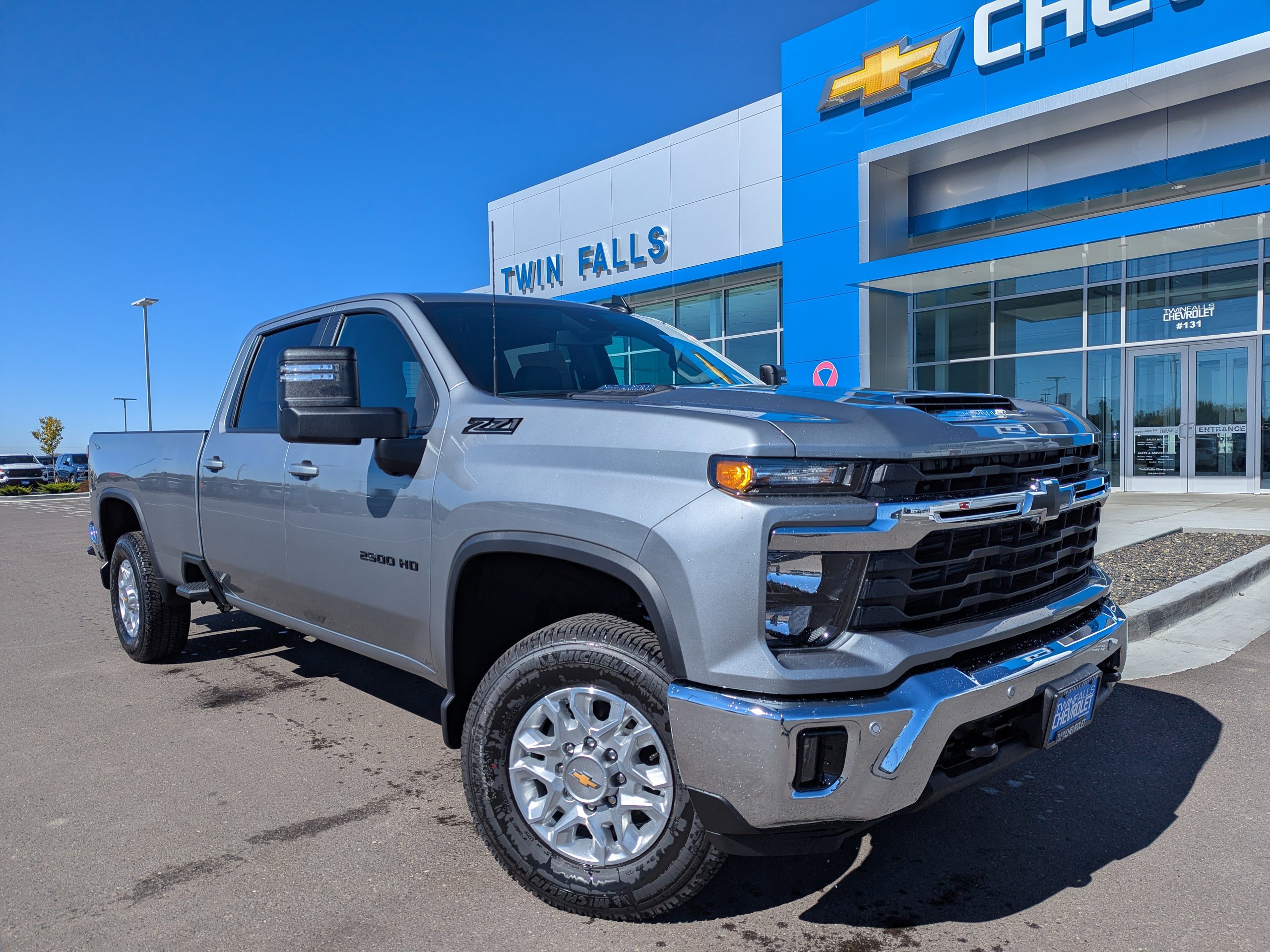 2025 Chevrolet Silverado High Country photo 2