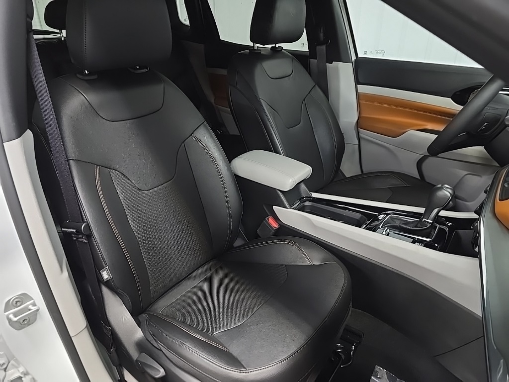 2023 Jeep Compass Limited photo 14