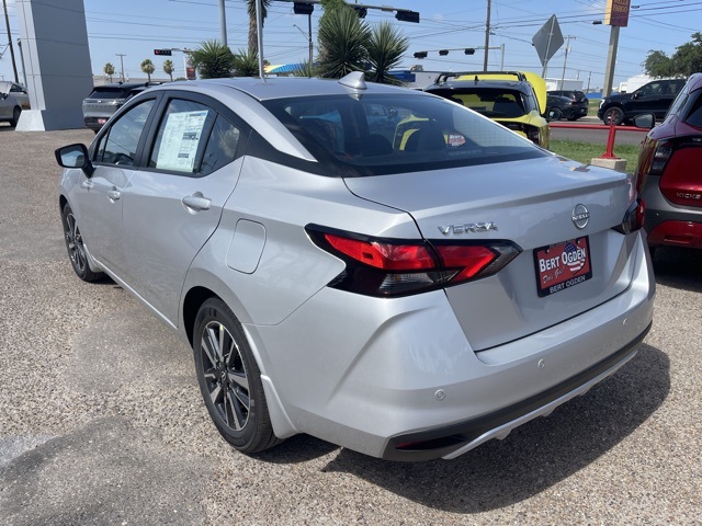 2025 Nissan Versa SV photo 5