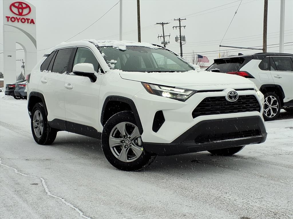 2025 Toyota RAV4 XLE's photo
