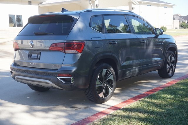 2024 Volkswagen Taos SE photo 2