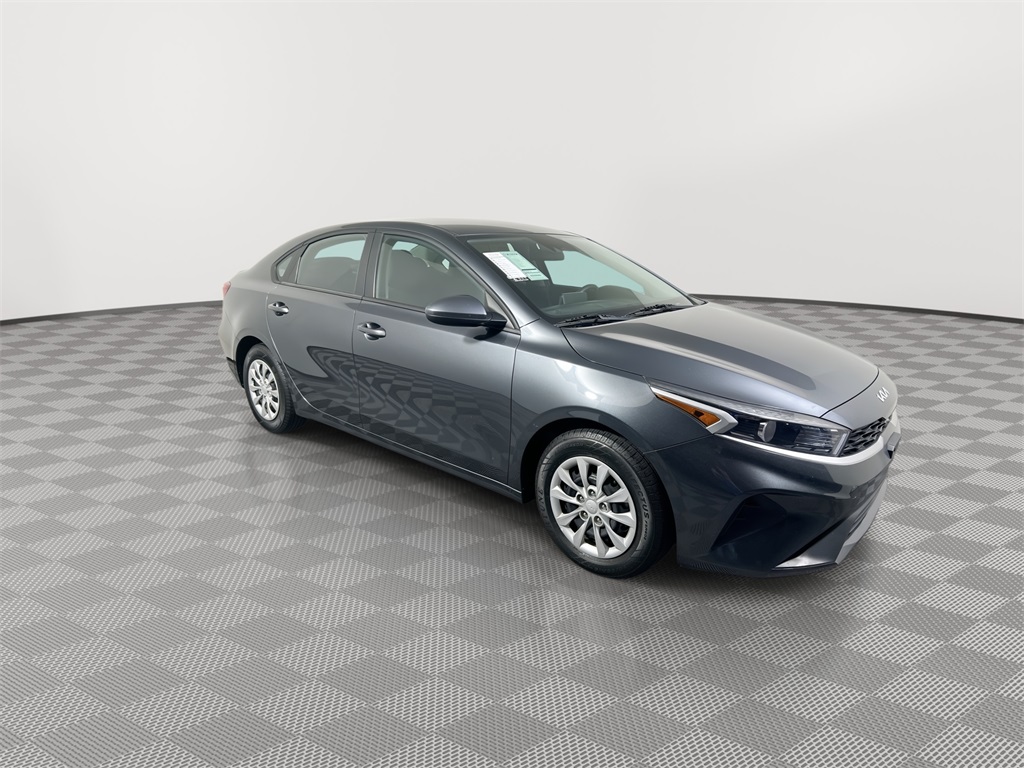 2023 Kia Forte LX photo 2