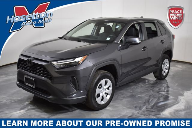 2024 Toyota RAV4 LE's photo