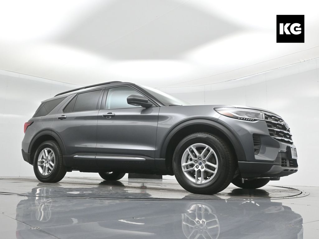 2025 Ford Explorer Active's photo