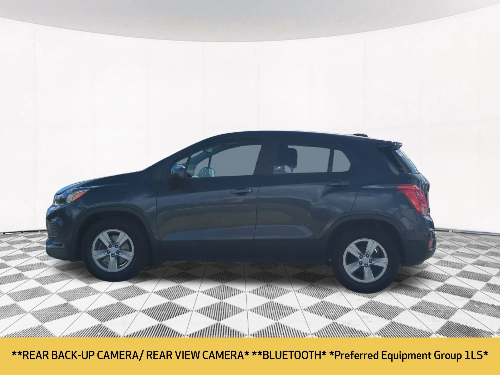 2020 Chevrolet Trax LS photo 2