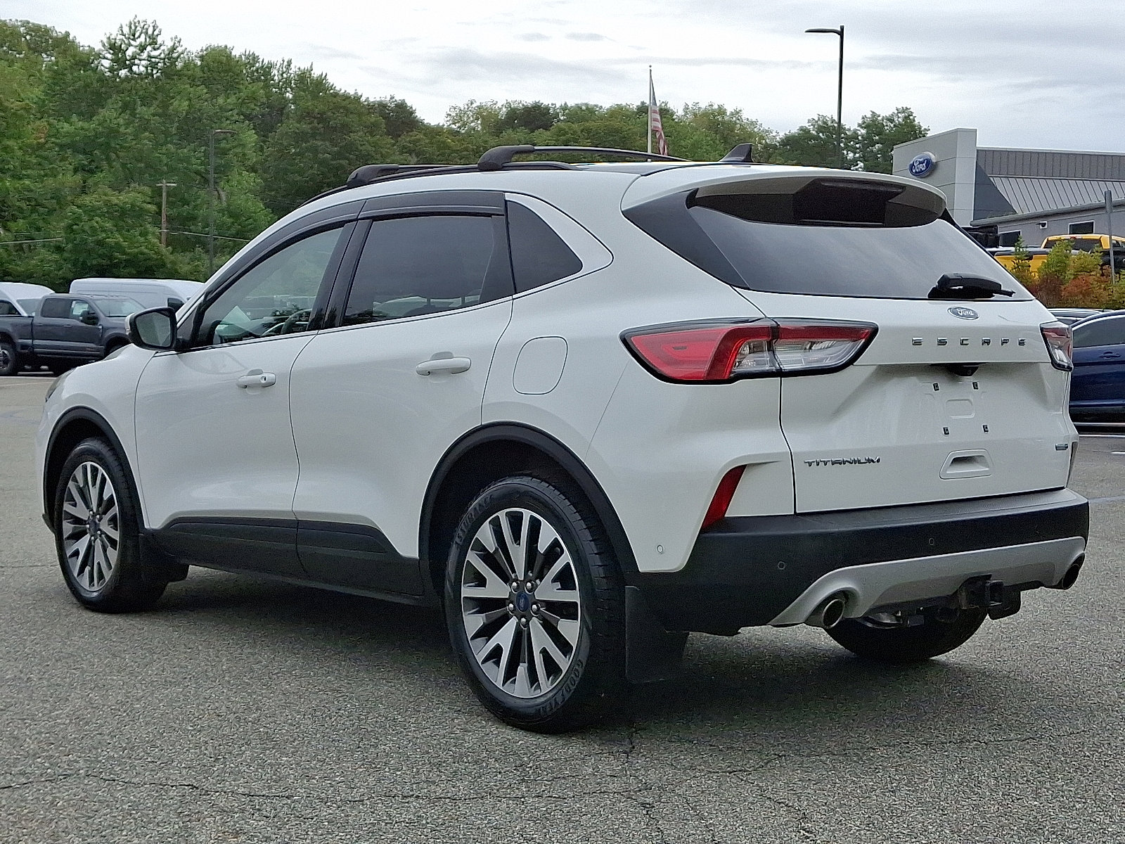 2020 Ford Escape Titanium photo 2