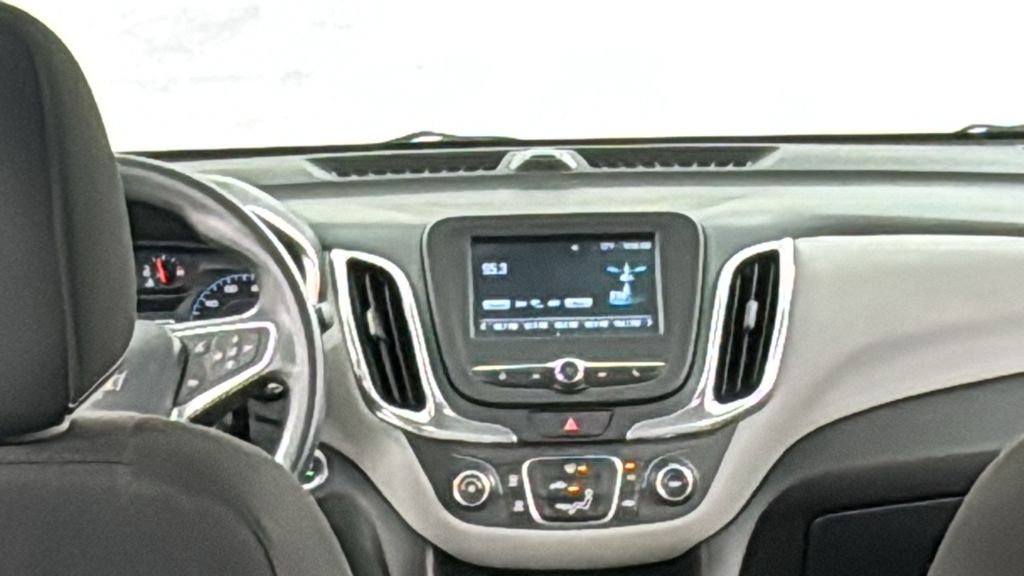 2018 Chevrolet Equinox LS photo 16
