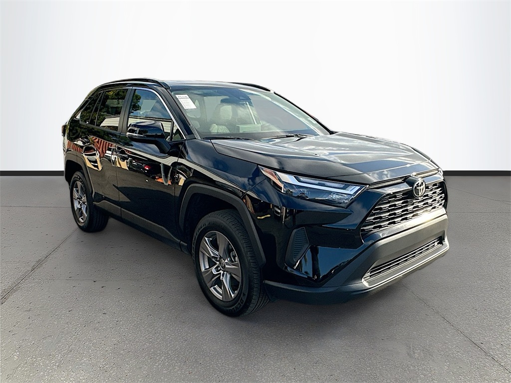 2025 Toyota RAV4 XLE's photo